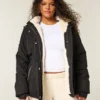 All-weather jakke med imiteret pelsfor All-weather jakke med imiteret pelsfor