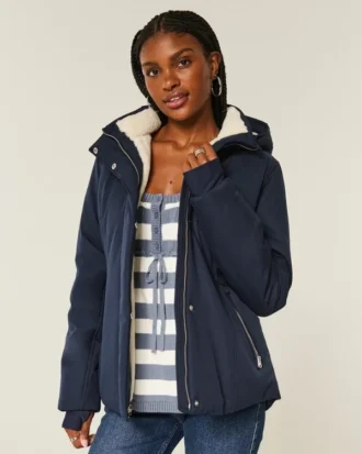 All-weather jakke med imiteret pelsfor