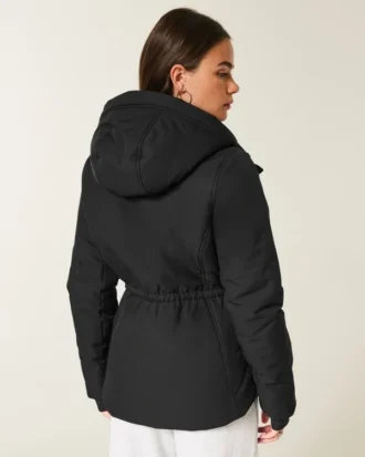 All-weather jakke med imiteret pelsfor