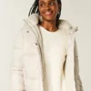 All-weather pufferjakke med imiteret pelsfor All-weather pufferjakke med imiteret pelsfor