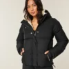 All-weather pufferjakke med imiteret pelsfor All-weather pufferjakke med imiteret pelsfor
