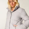 All-weather pufferjakke med imiteret pelsfor All-weather pufferjakke med imiteret pelsfor