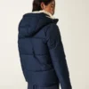 All-weather pufferjakke med imiteret pelsfor All-weather pufferjakke med imiteret pelsfor