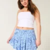 Asymmetrisk mini-skort med lagdelt kant Asymmetrisk mini-skort med lagdelt kant