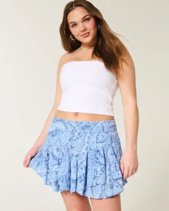 Asymmetrisk mini-skort med lagdelt kant