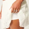 Asymmetrisk miniskirt med blonder Asymmetrisk miniskirt med blonder
