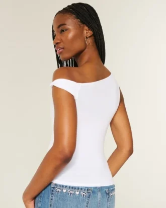 Asymmetrisk off-shoulder top