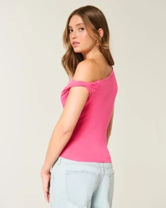 Asymmetrisk off-shoulder top