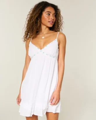 Babydoll-minikjole med rebkant