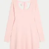 Babydoll-sweater-minikjole med bindebånd bagpå Babydoll-sweater-minikjole med bindebånd bagpå