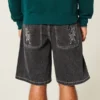 Baggy denimshorts med tigerprint Baggy denimshorts med tigerprint