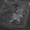 Baggy denimshorts med tigerprint Baggy denimshorts med tigerprint