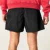 Baggy fodboldshorts til midt på låret