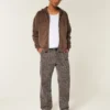 Baggy malerjeans med leopardprint Baggy malerjeans med leopardprint