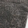 Baggy malerjeans med leopardprint Baggy malerjeans med leopardprint