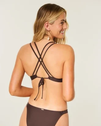 Bikini-top med stropper på ryggen og bøjle, dekoreret med muslingeskaller