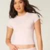 Blød, strækbar baby-T-shirt i sømløst stof