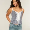 Blonderdetaljeret peplum-top