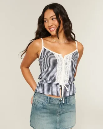 Blonderdetaljeret peplum-top