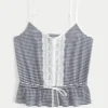 Blonderdetaljeret peplum-top