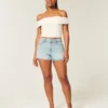 Bluse med blondekant og bare skuldre Bluse med blondekant og bare skuldre