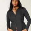 Bluse med indsatte blonder og knapper