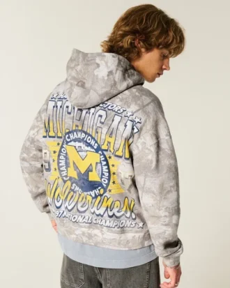 Boxy University of Michigan Wolverines Graphic Camo Hoodie Boxy University of Michigan Wolverines Graphic Camo Hoodie