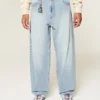 Broderede lysvaskede skaterbaggy jeans Broderede lysvaskede skaterbaggy jeans