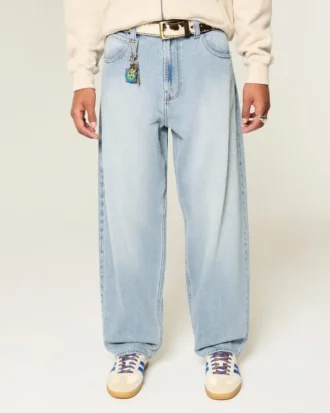 Broderede lysvaskede skaterbaggy jeans
