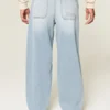 Broderede lysvaskede skaterbaggy jeans Broderede lysvaskede skaterbaggy jeans