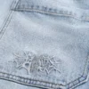 Broderede lysvaskede skaterbaggy jeans Broderede lysvaskede skaterbaggy jeans