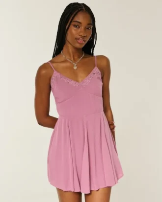 Broderet minikjole