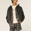 Camouflage-fleece-shorts, der går til over knæet Camouflage-fleece-shorts, der går til over knæet