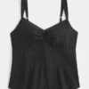 Chiffon-tanktop med blondekant Chiffon-tanktop med blondekant