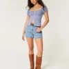 Curvy højtaljede, mediumvaskede, afslappede denimshorts 5″ Curvy højtaljede, mediumvaskede, afslappede denimshorts 5″