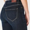 Curvy højtaljede mørkvaskede flare jeans