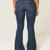 Curvy højtaljede mørkvaskede flare jeans Curvy højtaljede mørkvaskede flare jeans