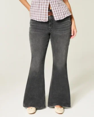 Curvy højtaljede, vasket sorte flare-jeans