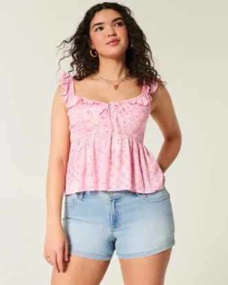 Curvy lavtaljede, lysvaskede shorts i denim med blomsterbroderi