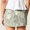 Curvy lavtaljet mini-skort i camouflage-denim Curvy lavtaljet mini-skort i camouflage-denim