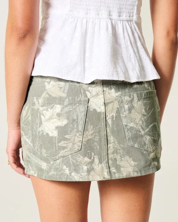 Curvy lavtaljet mini-skort i camouflage-denim Curvy lavtaljet mini-skort i camouflage-denim