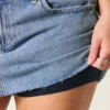 Curvy lavtaljet mini-skort i mediumvasket denim Curvy lavtaljet mini-skort i mediumvasket denim