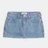 Curvy lavtaljet mini-skort i mediumvasket denim Curvy lavtaljet mini-skort i mediumvasket denim