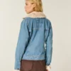 Denimjakke med imiteret pelskant Denimjakke med imiteret pelskant