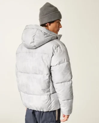 Faux fur-foret pufferjakke med hætte