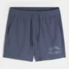 Grafisk aktiv shorts til midt på låret Grafisk aktiv shorts til midt på låret