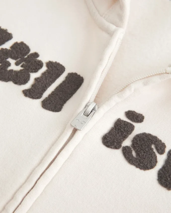 Hættetrøje med lynlås og chenille-logo Hættetrøje med lynlås og chenille-logo
