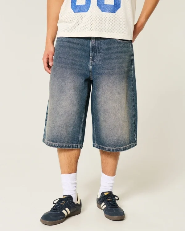 Halvlange bukser i mediumvasket denim Halvlange bukser i mediumvasket denim