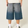 Halvlange bukser i mediumvasket denim Halvlange bukser i mediumvasket denim