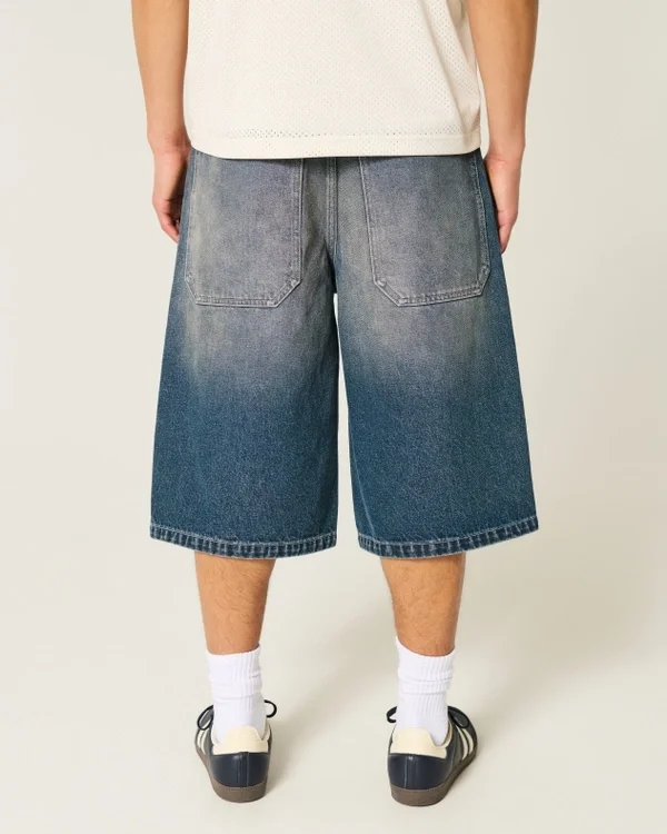 Halvlange bukser i mediumvasket denim Halvlange bukser i mediumvasket denim